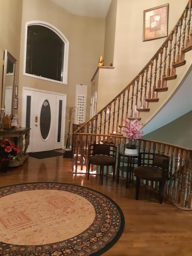 Lakeview House With 4 Rooms Kelowna Near Downtown & Knox Moutain Oda fotoğraf