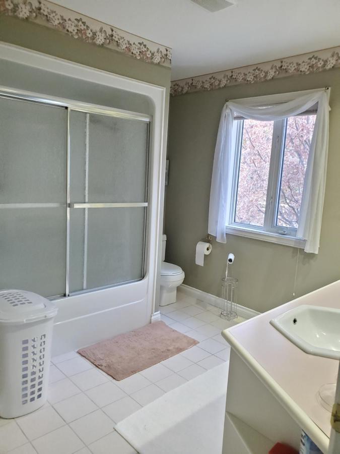 Lakeview House With 4 Rooms Kelowna Near Downtown & Knox Moutain Dış mekan fotoğraf