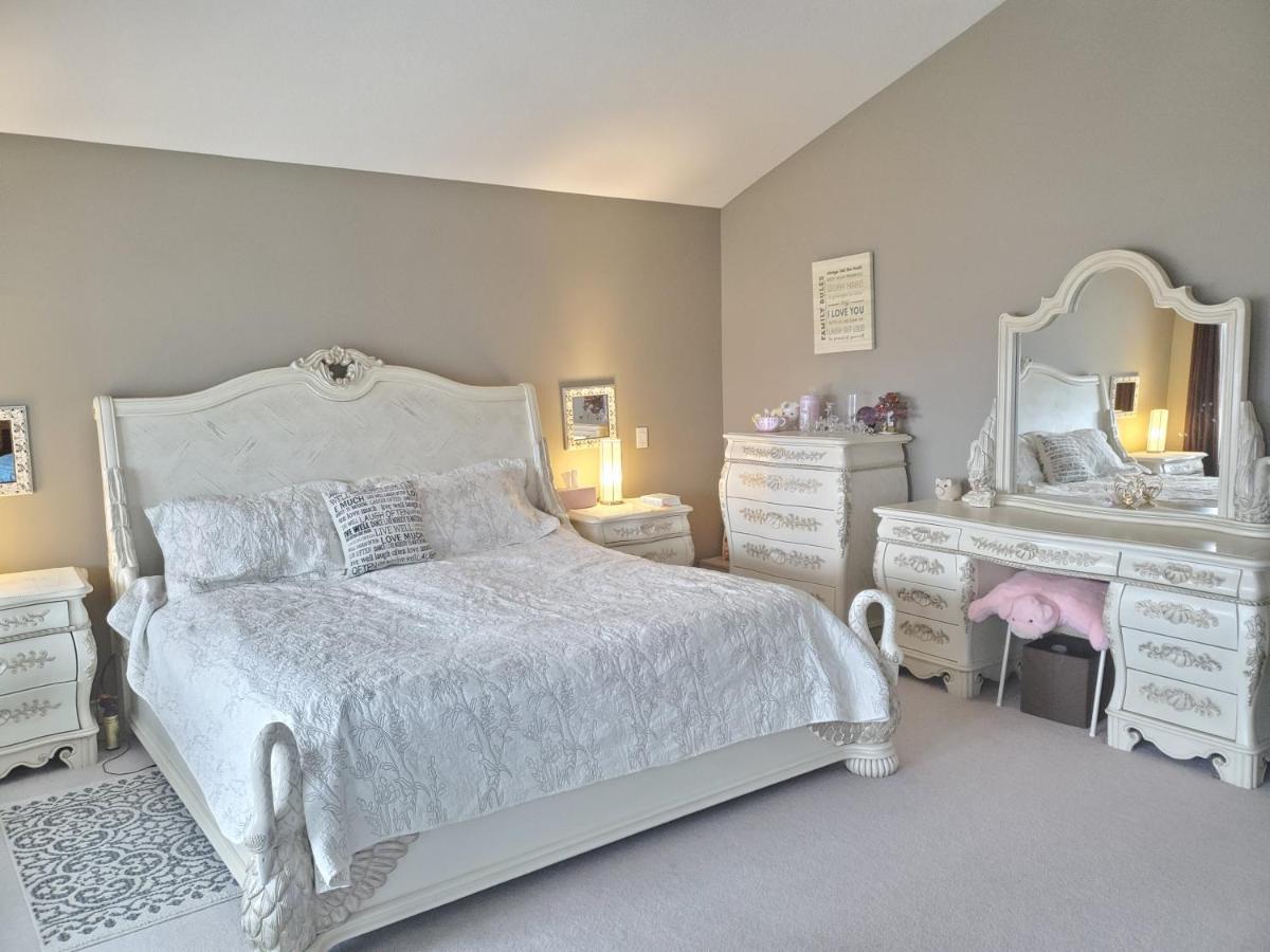 Lakeview House With 4 Rooms Kelowna Near Downtown & Knox Moutain Dış mekan fotoğraf