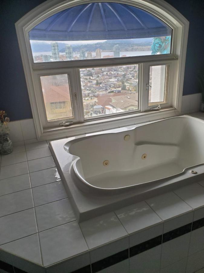 Lakeview House With 4 Rooms Kelowna Near Downtown & Knox Moutain Dış mekan fotoğraf