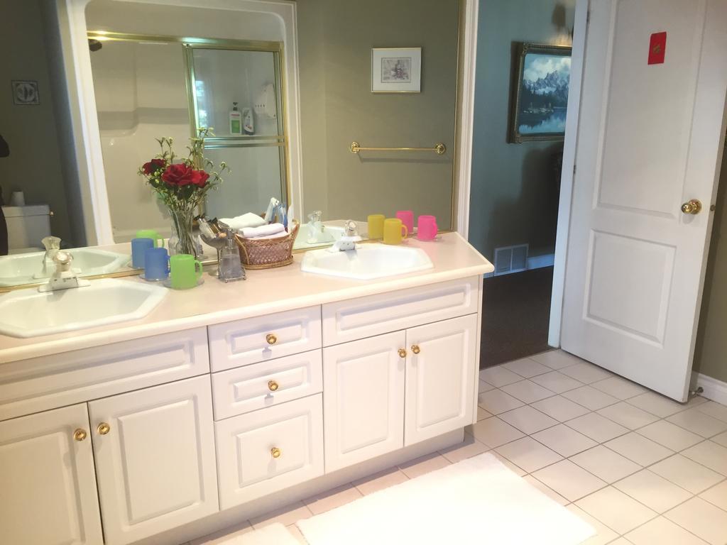 Lakeview House With 4 Rooms Kelowna Near Downtown & Knox Moutain Dış mekan fotoğraf